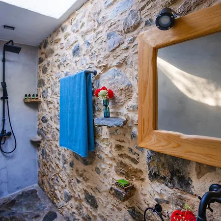 Vilă Annas Katikia *