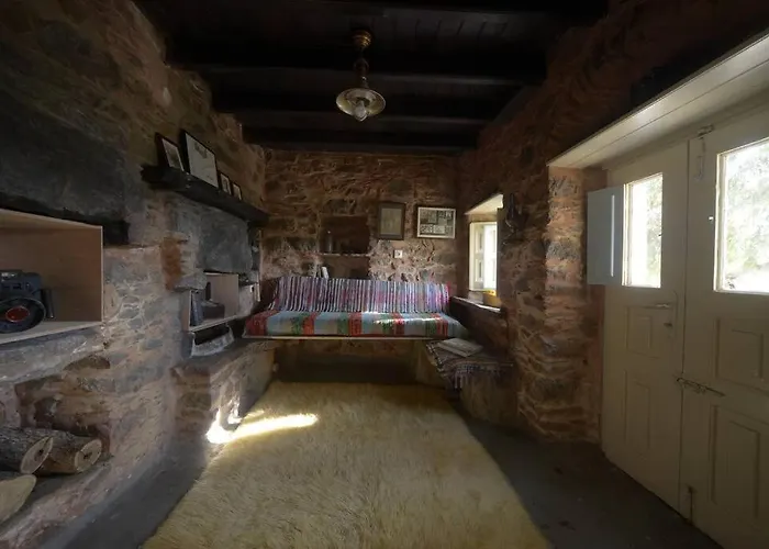 Annas Katikia فيلة Drymonas